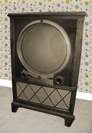 a photo of an old round-screen TV